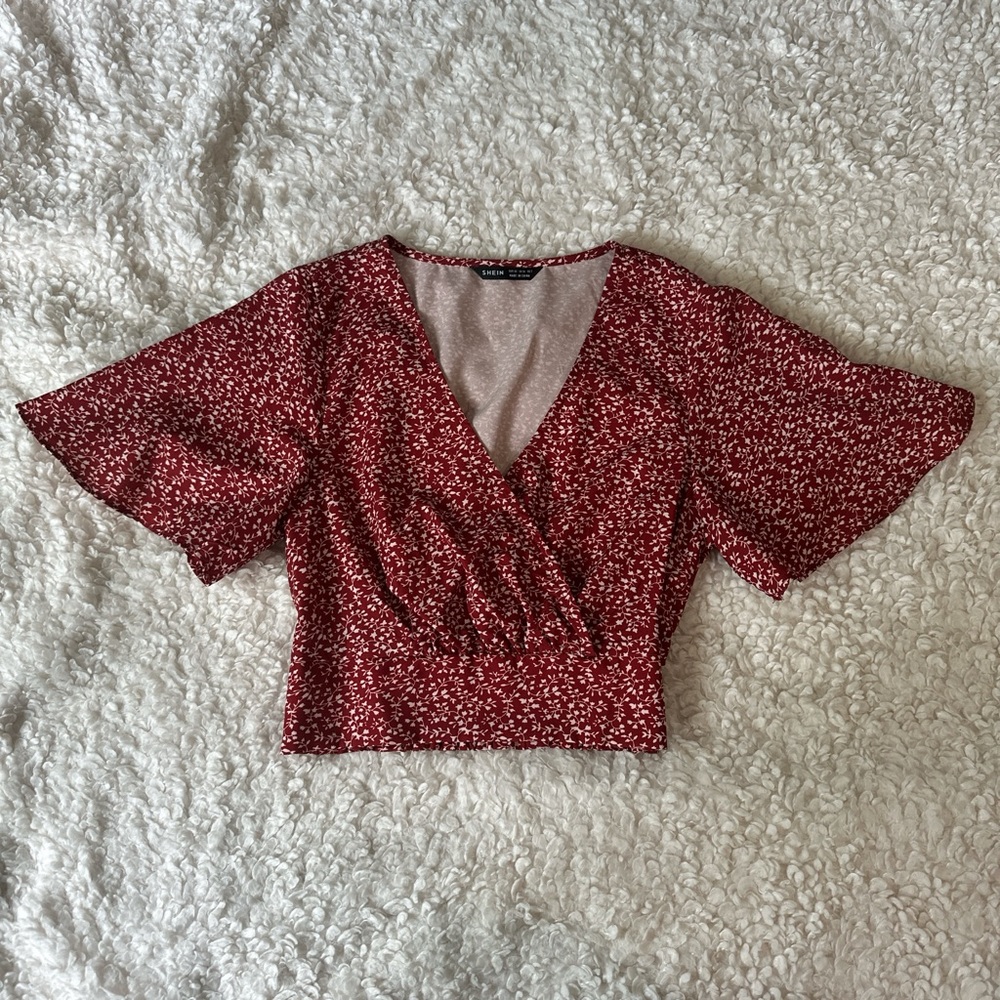 Red and white floral crop top